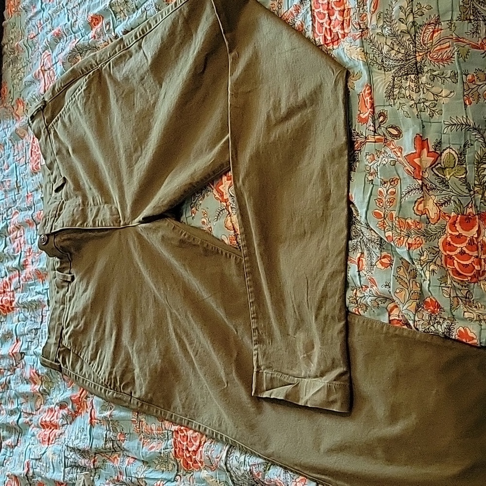 Men's NWOT Gap Essential Khaki Skinny Twill Pants Green Size 36x32
